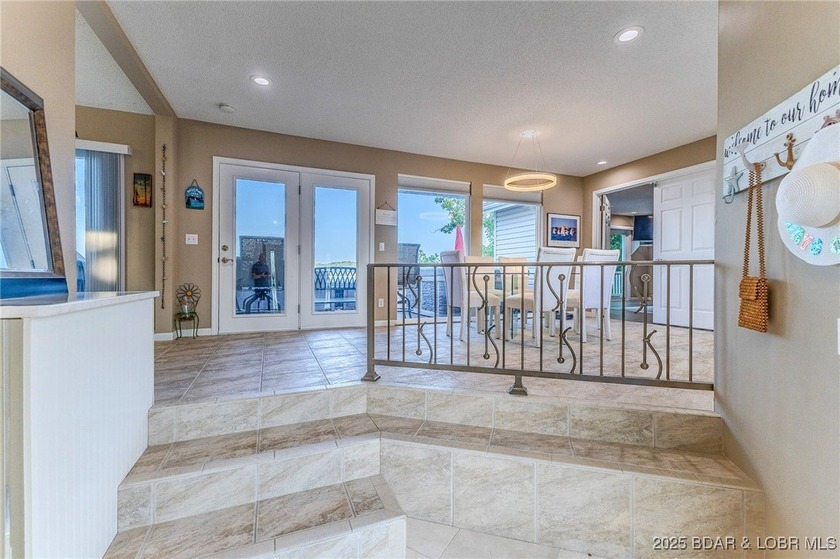 BREATH TAKING PANORAMIC VIEWS! This move-in ready 3-bedroom - photo 6