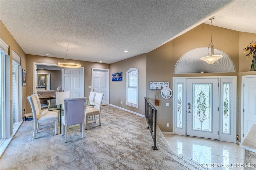 BREATH TAKING PANORAMIC VIEWS! This move-in ready 3-bedroom - photo 7