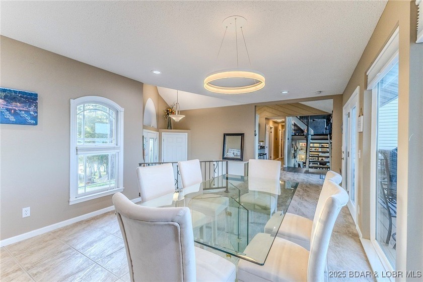 BREATH TAKING PANORAMIC VIEWS! This move-in ready 3-bedroom - photo 9