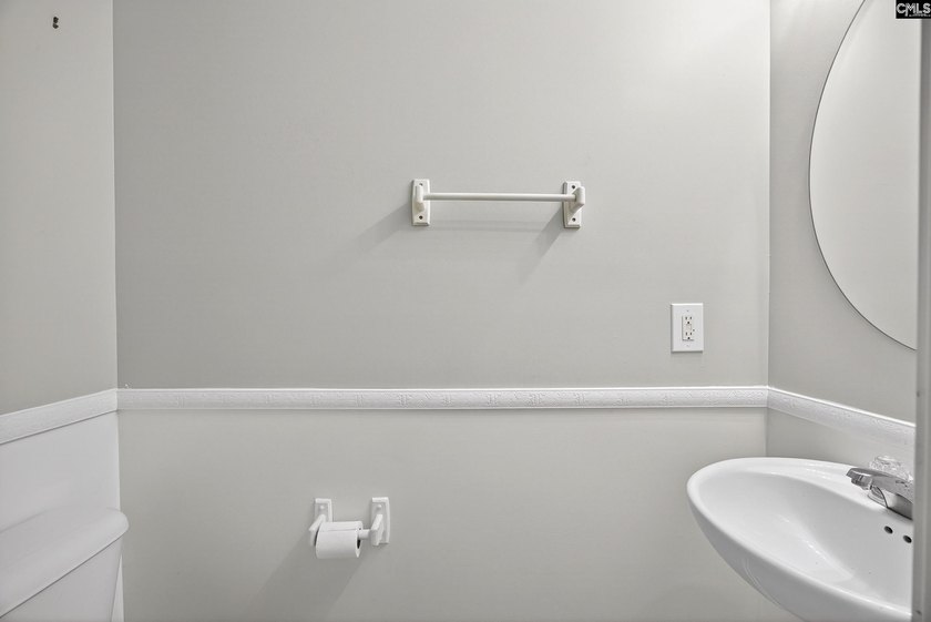 Welcome home to this beautifully updated 4-bedroom, 2.5-bath - photo 18