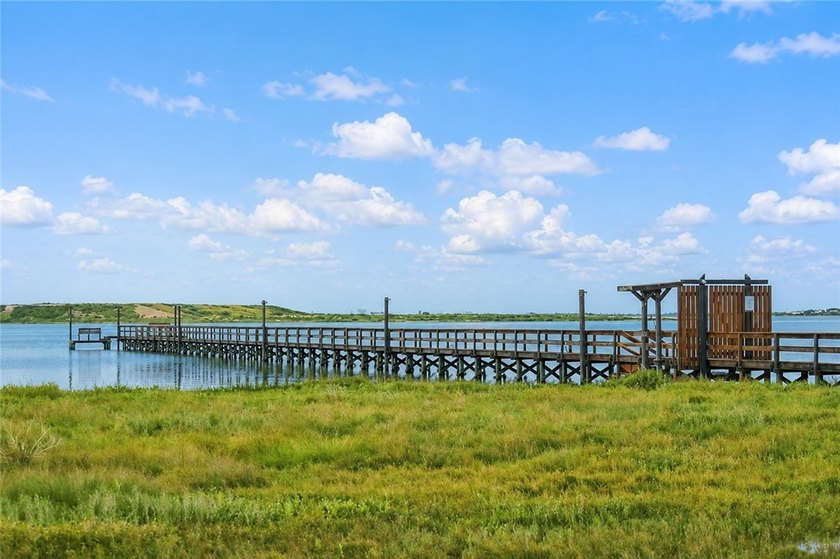 Wake up to breathtaking bay views every day! Discover an - photo 7