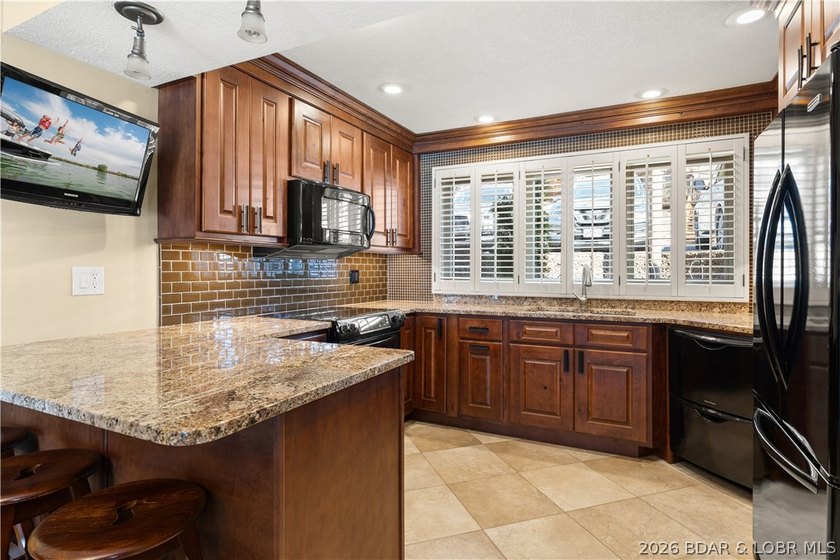 Experience tranquil lakeside living in this luxurious 3BR/3BA - photo 12
