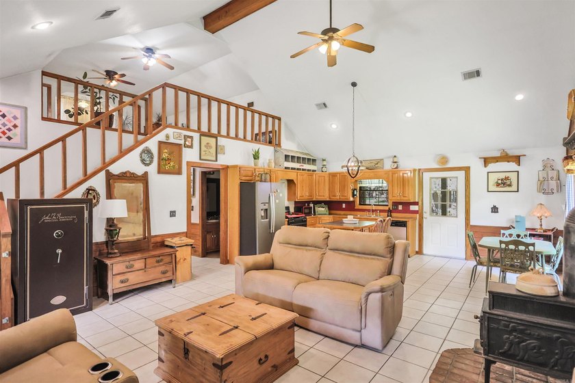 Situated on 5.78 +/- acres in the Lakeview Estates subdivision - photo 14