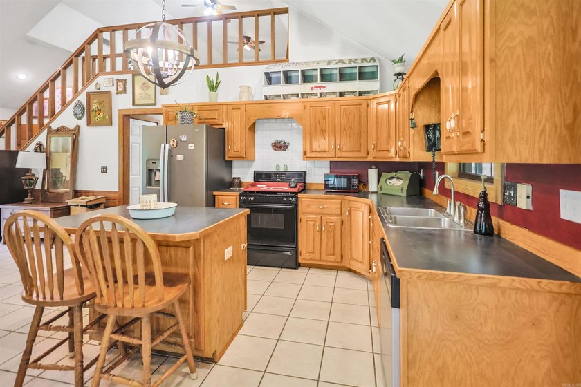 Situated on 5.78 +/- acres in the Lakeview Estates subdivision - photo 16