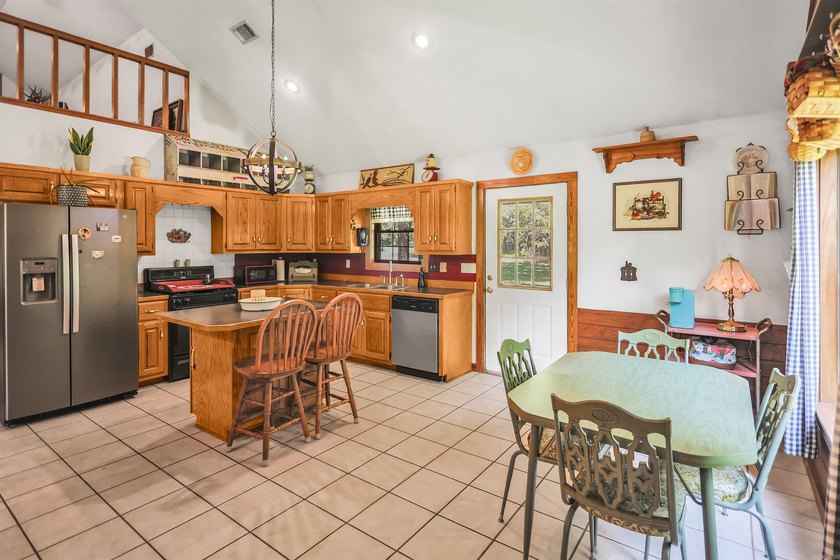 Situated on 5.78 +/- acres in the Lakeview Estates subdivision - photo 19