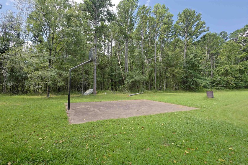 Situated on 5.78 +/- acres in the Lakeview Estates subdivision - photo 33