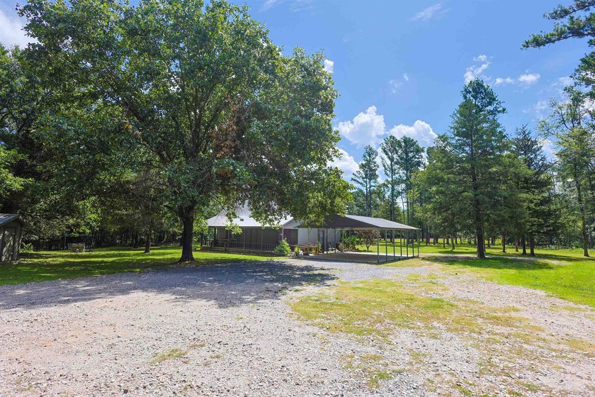 Situated on 5.78 +/- acres in the Lakeview Estates subdivision - photo 36