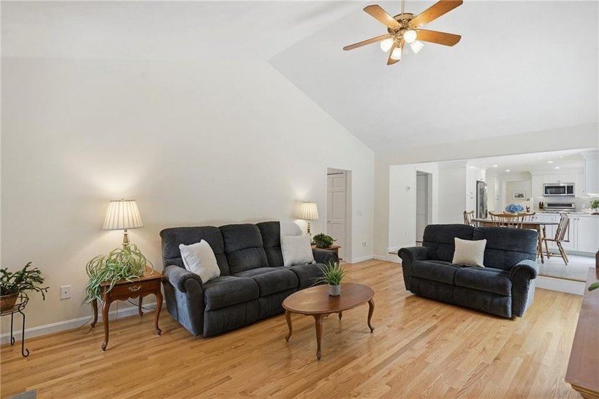 Welcome to 136 Holly Hills Lane, a beautifully maintained - photo 12