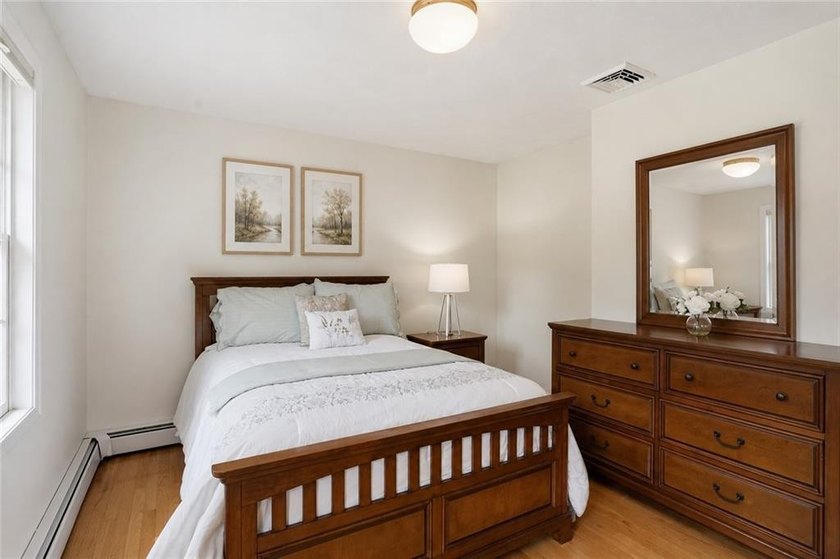 Welcome to 136 Holly Hills Lane, a beautifully maintained - photo 21
