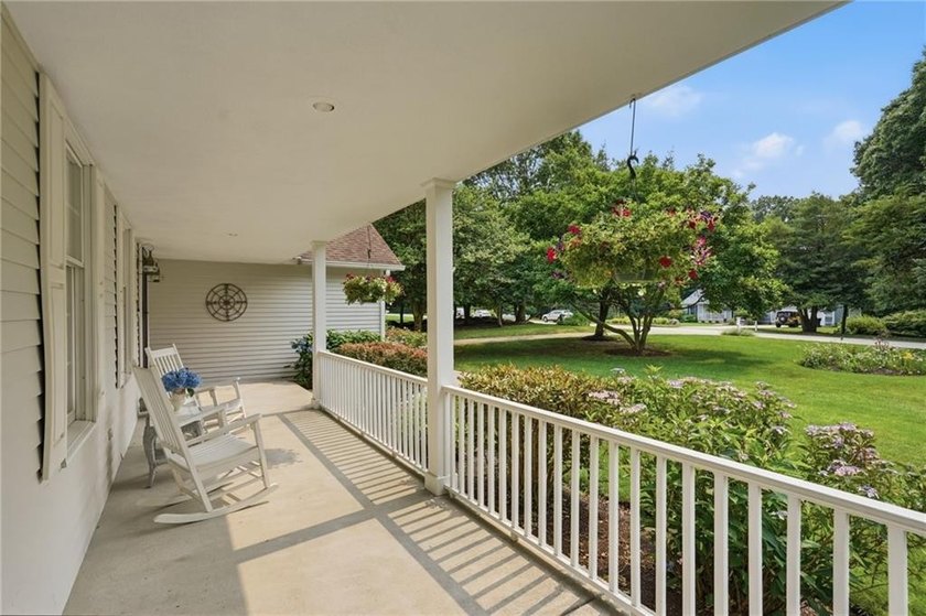Welcome to 136 Holly Hills Lane, a beautifully maintained - photo 33
