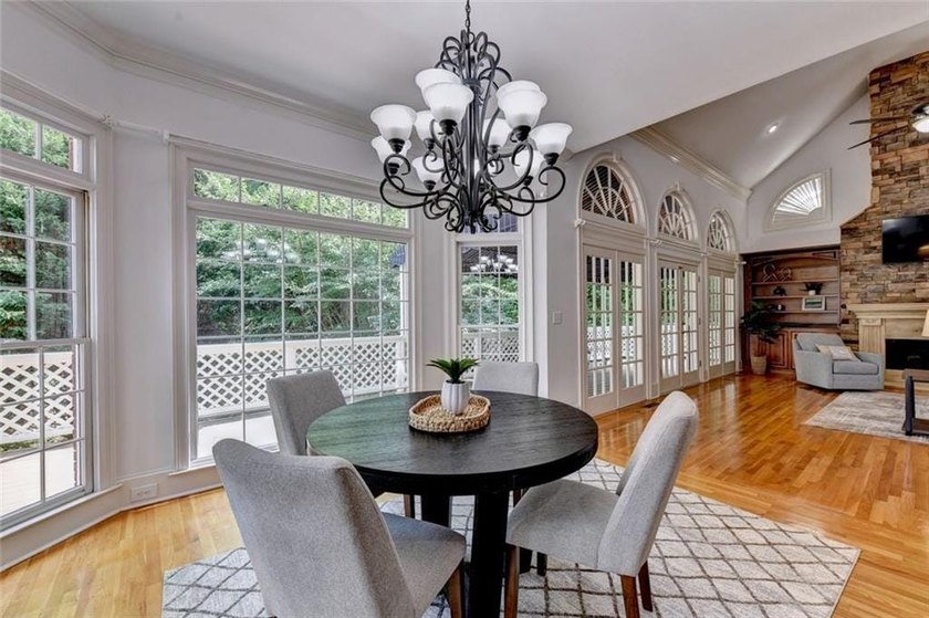 Welcome to unparalleled luxury in one of the areas most - photo 19