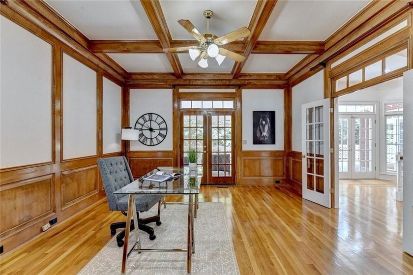 Welcome to unparalleled luxury in one of the areas most - photo 25