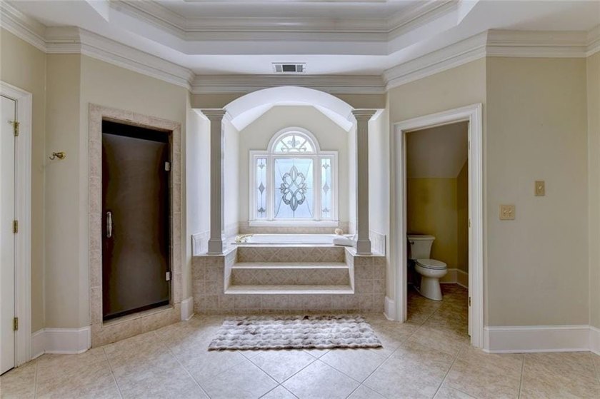 Welcome to unparalleled luxury in one of the areas most - photo 33