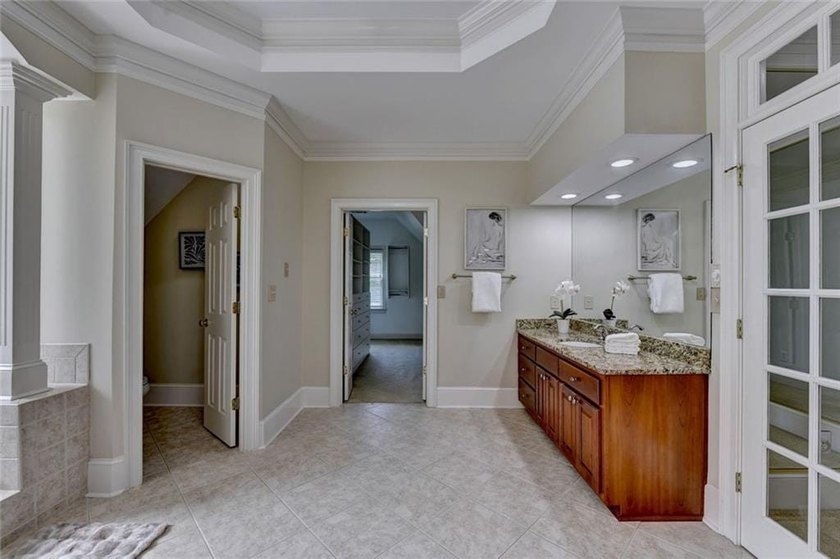 Welcome to unparalleled luxury in one of the areas most - photo 35