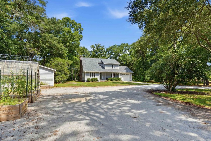 Discover the perfect blend of privacy, space and coastal - photo 44