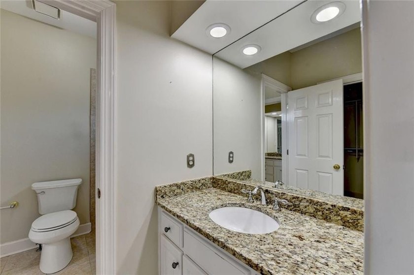 Welcome to unparalleled luxury in one of the areas most - photo 45
