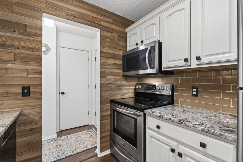 215 Barry Ave S 216 - photo 3