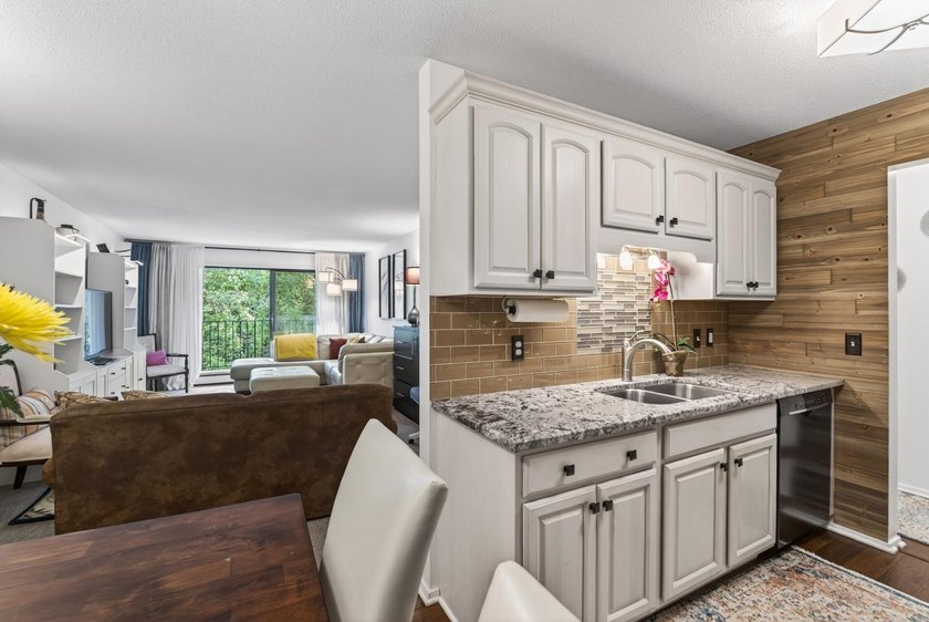 215 Barry Ave S 216 - photo 5