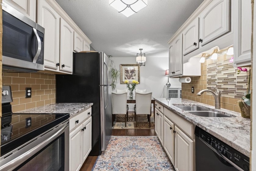 215 Barry Ave S 216 - photo 6