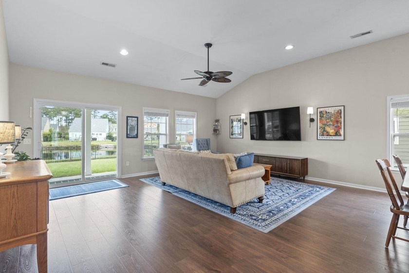 Four-bedroom, two-and-a-half-bathroom home with pond views and a - photo 20