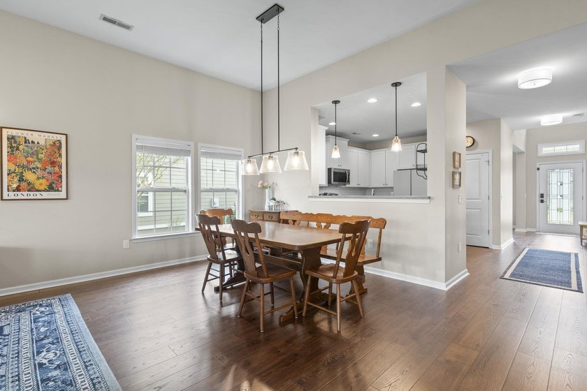 Four-bedroom, two-and-a-half-bathroom home with pond views and a - photo 21