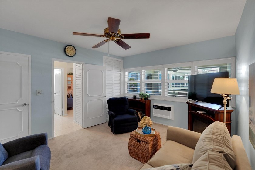 Wow! Huge Price Reduction! Corner Apartment with a private - photo 21