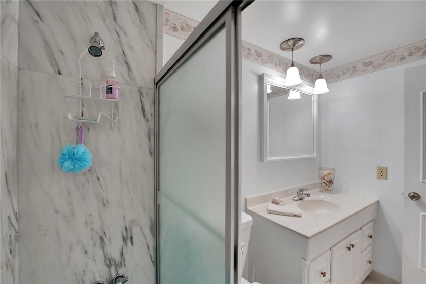 Wow! Huge Price Reduction! Corner Apartment with a private - photo 23