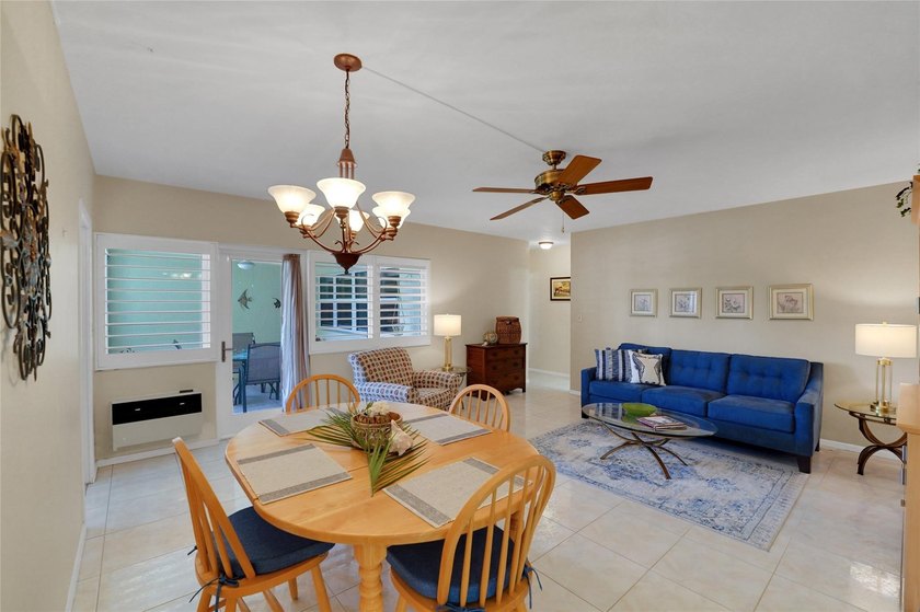 Wow! Huge Price Reduction! Corner Apartment with a private - photo 24