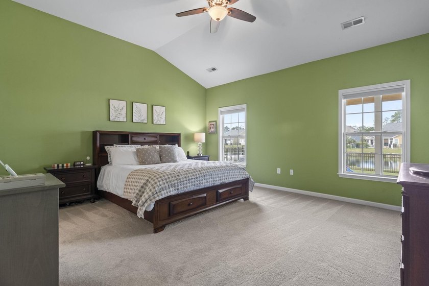 Four-bedroom, two-and-a-half-bathroom home with pond views and a - photo 27