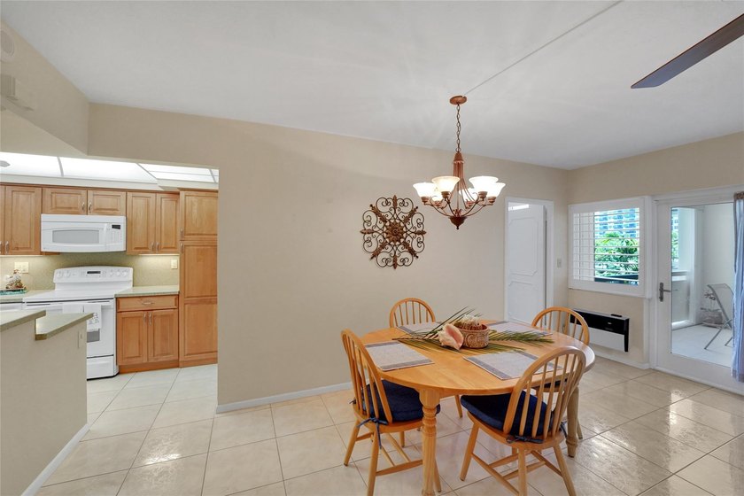 Wow! Huge Price Reduction! Corner Apartment with a private - photo 27