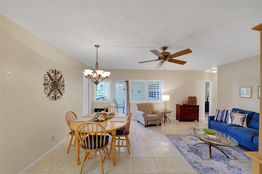 Wow! Huge Price Reduction! Corner Apartment with a private - photo 28