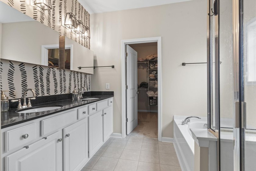 Four-bedroom, two-and-a-half-bathroom home with pond views and a - photo 29