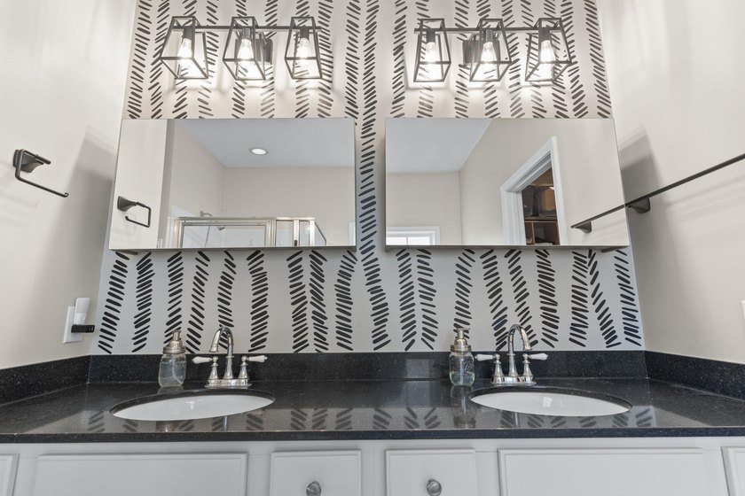Four-bedroom, two-and-a-half-bathroom home with pond views and a - photo 30