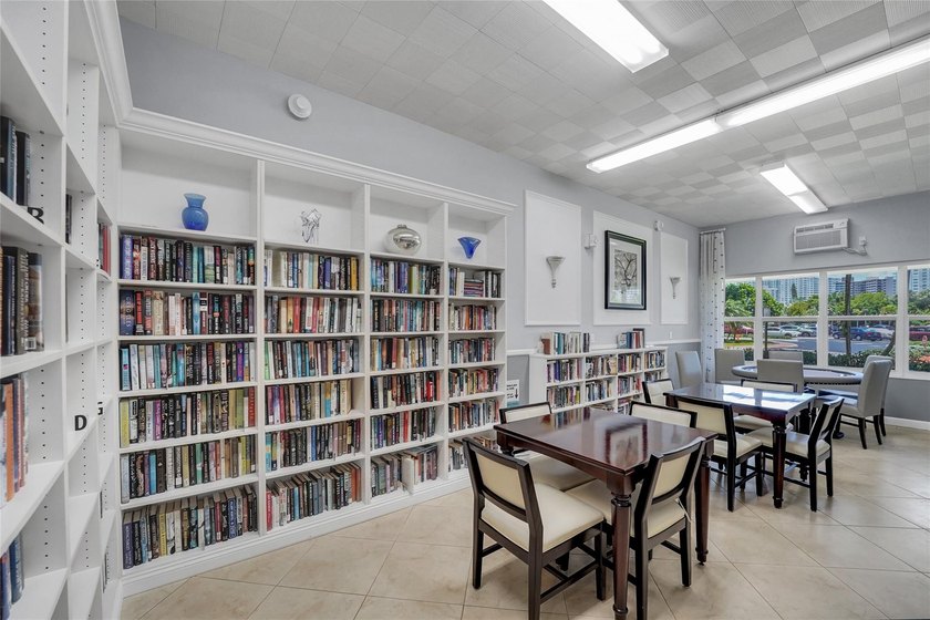 Wow! Huge Price Reduction! Corner Apartment with a private - photo 32