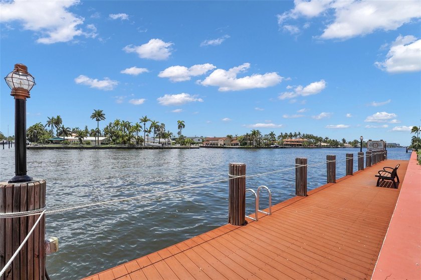 Wow! Huge Price Reduction! Corner Apartment with a private - photo 38