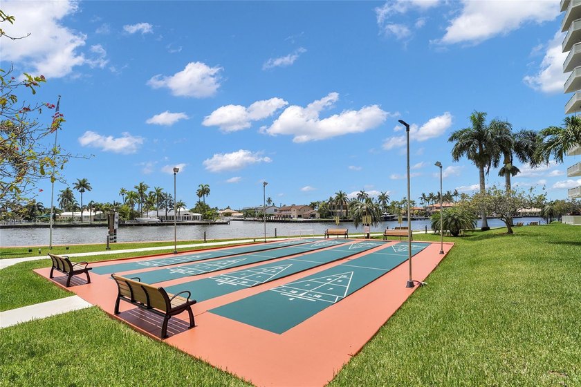 Wow! Huge Price Reduction! Corner Apartment with a private - photo 40