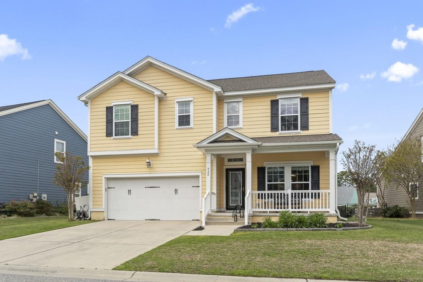 Four-bedroom, two-and-a-half-bathroom home with pond views and a - photo 41