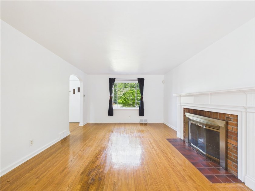 Welcome to this spacious stone-front colonial. Beautiful - photo 12