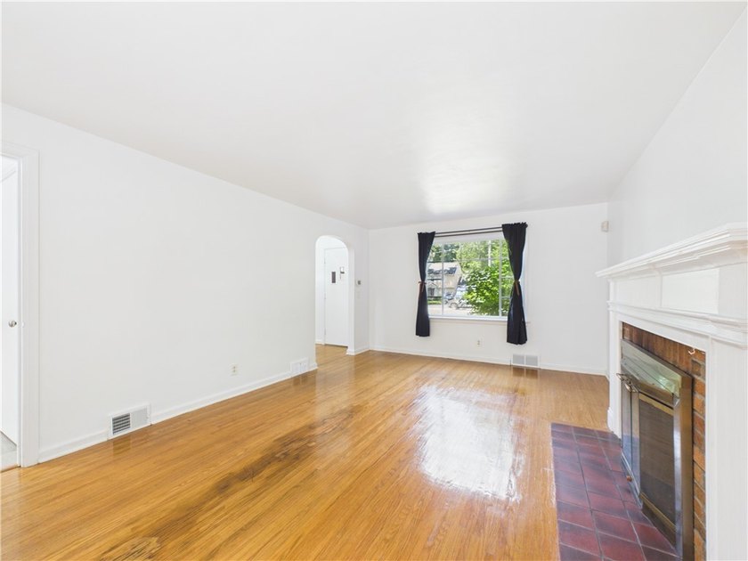 Welcome to this spacious stone-front colonial. Beautiful - photo 13