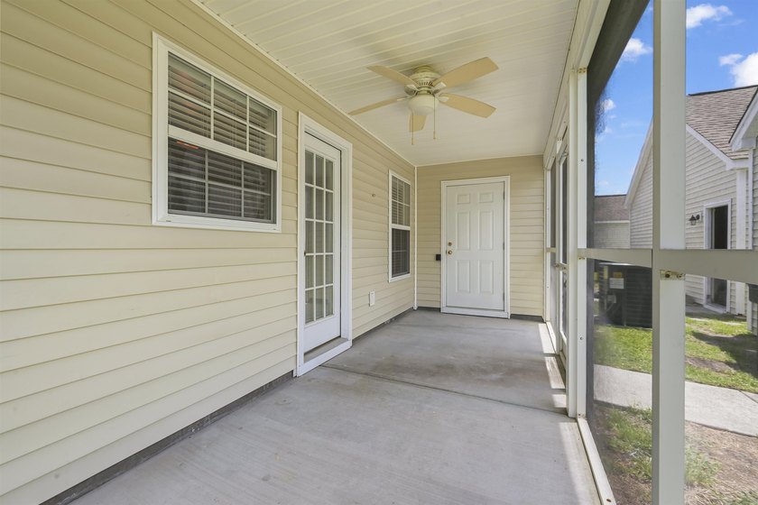 MUST SEE! This beautifully updated, single-level END UNIT - photo 17
