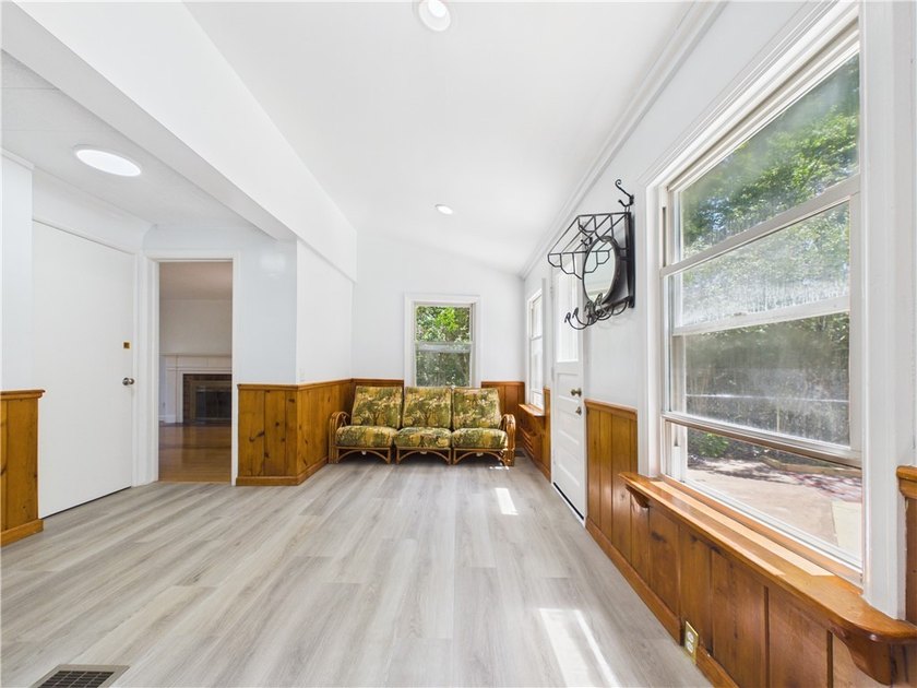 Welcome to this spacious stone-front colonial. Beautiful - photo 18