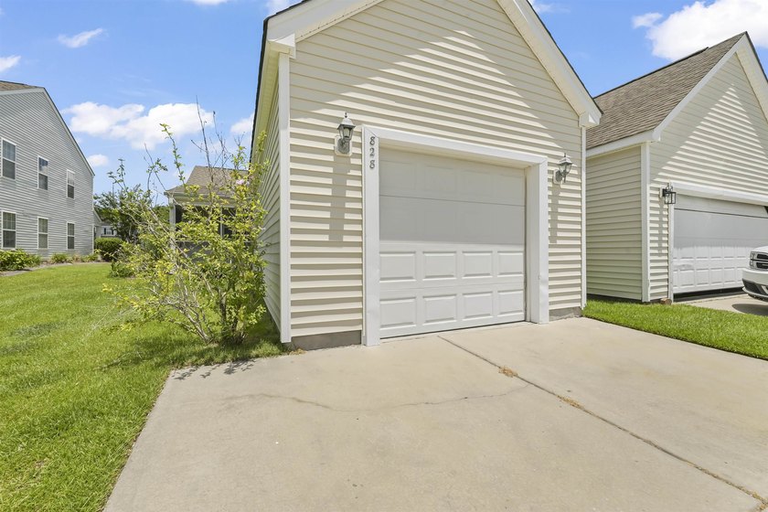 MUST SEE! This beautifully updated, single-level END UNIT - photo 20