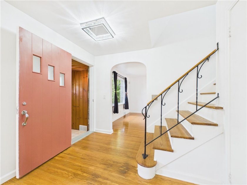 Welcome to this spacious stone-front colonial. Beautiful - photo 22
