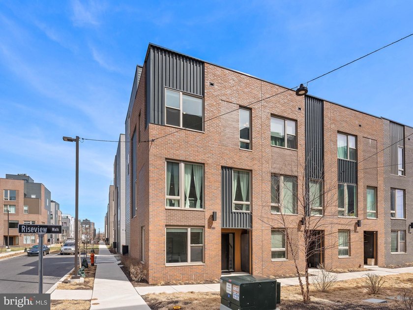 Move-In Ready Corner Townhome at North Bank priced to sell!! - - photo 2