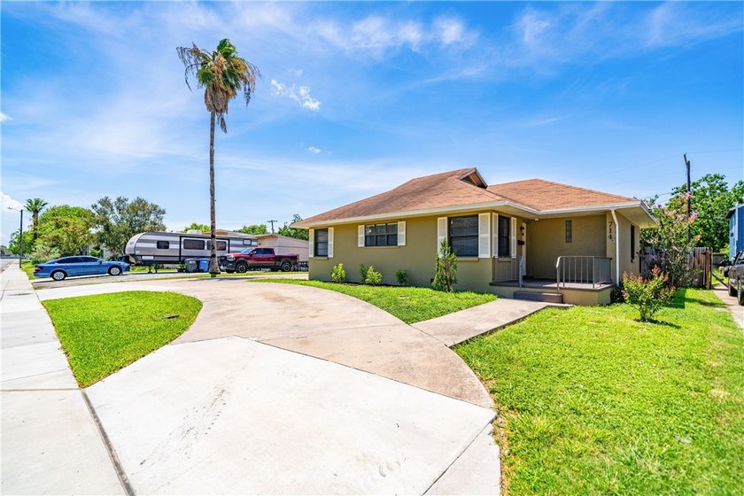This move-in-ready home has been extensively updated, blending - photo 2