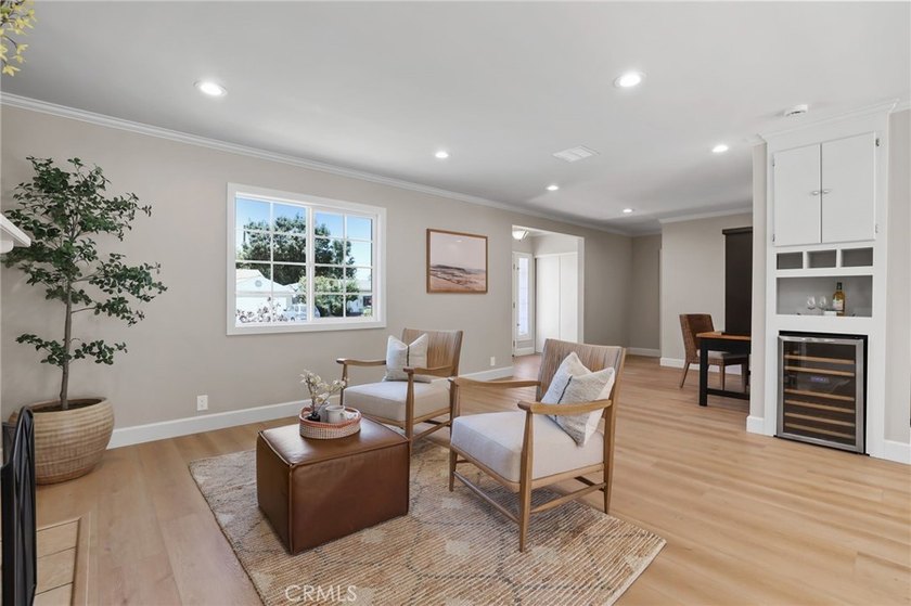 Welcome to this beautifully maintained 3-bedroom, 2-bathroom - photo 8