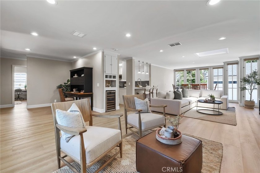 Welcome to this beautifully maintained 3-bedroom, 2-bathroom - photo 9