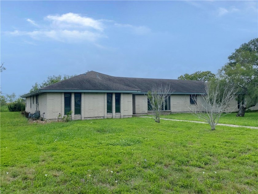 This four-side brick home in Rolling Acres subdivision has a lot - photo 3