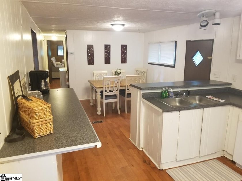 Buying on Lake Hartwell means more than finding a GETAWAY - it's - photo 4