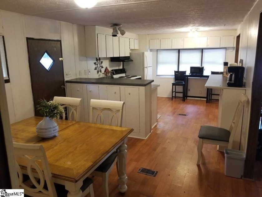 Buying on Lake Hartwell means more than finding a GETAWAY - it's - photo 6